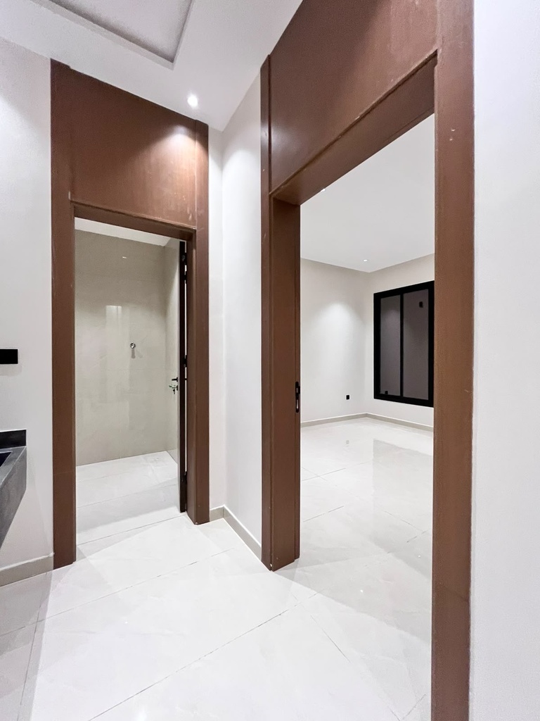 Residential Floor for sale in Al Suwaidi — 300 m² — Image 3