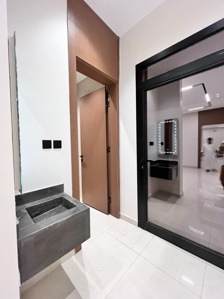 Residential Floor for sale in Al Suwaidi — 300 m² — Image 6