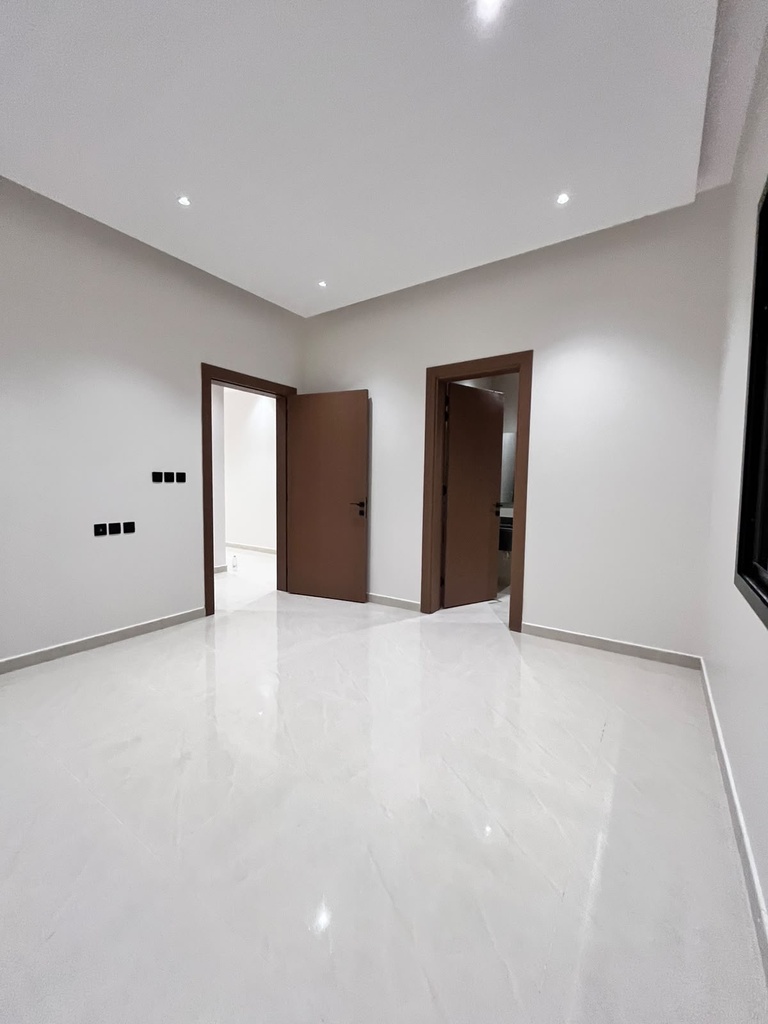 Residential Floor for sale in Al Suwaidi — 300 m² — Image 8