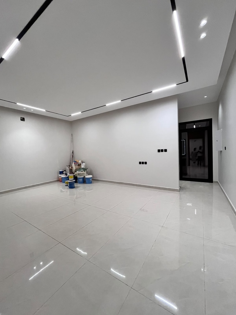 Residential Floor for sale in Al Suwaidi — 300 m² — Image 10