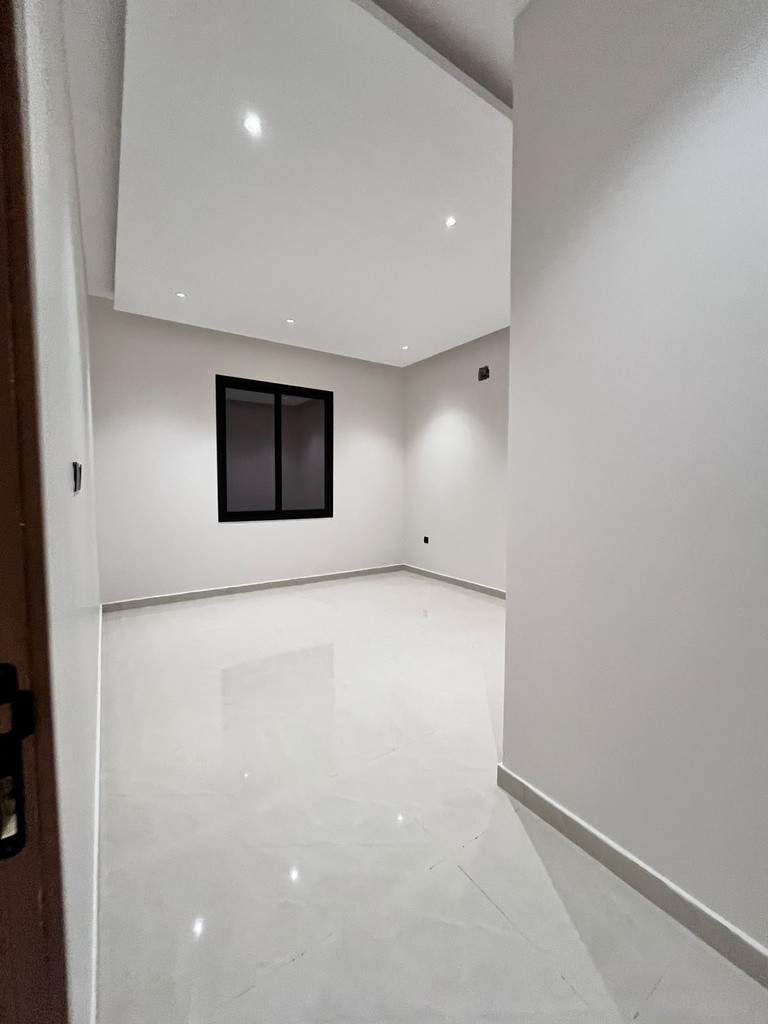 Residential Floor for sale in Al Suwaidi — 300 m² — Image 11