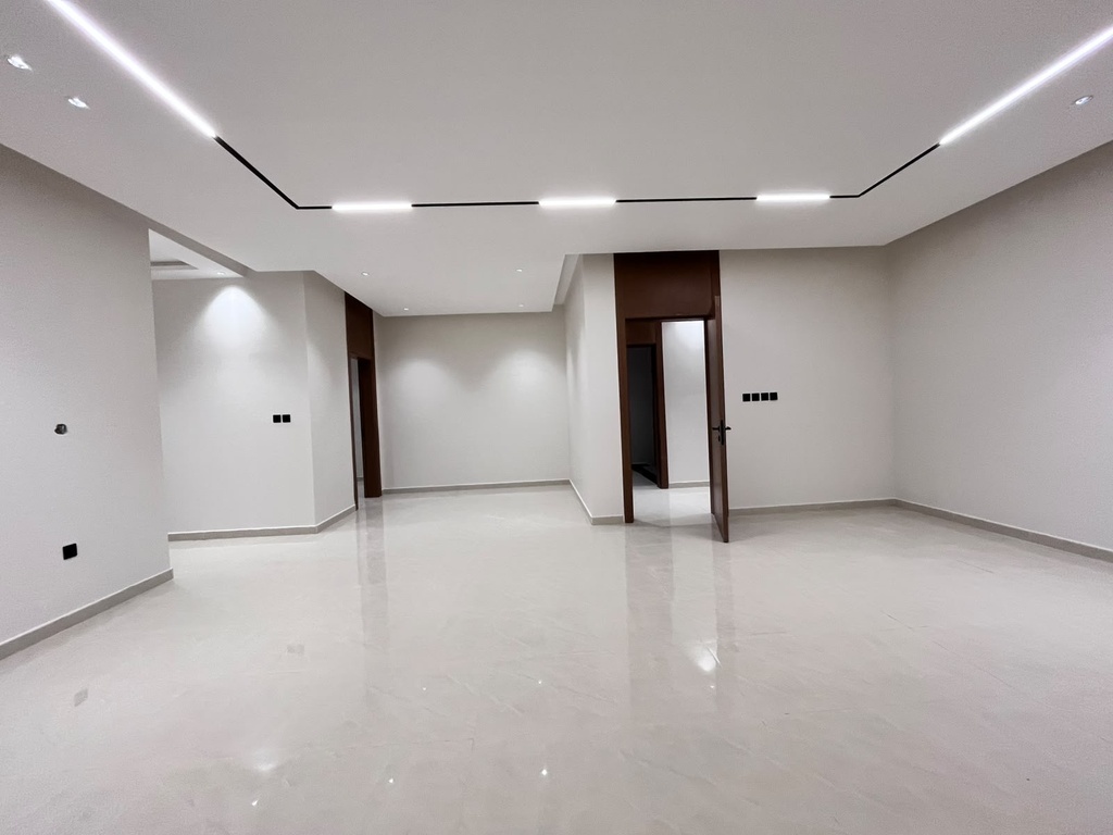 Residential Floor for sale in Al Suwaidi — 300 m² — Image 13