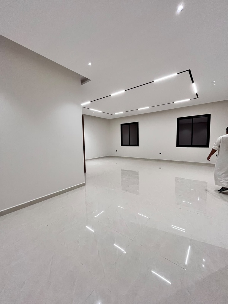 Residential Floor for sale in Al Suwaidi — 300 m² — Image 14