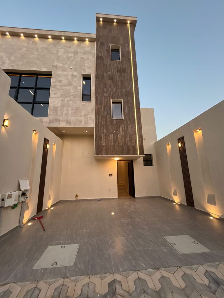 Residential Floor for sale in Al Janadriyah — 300 m² — Image 2