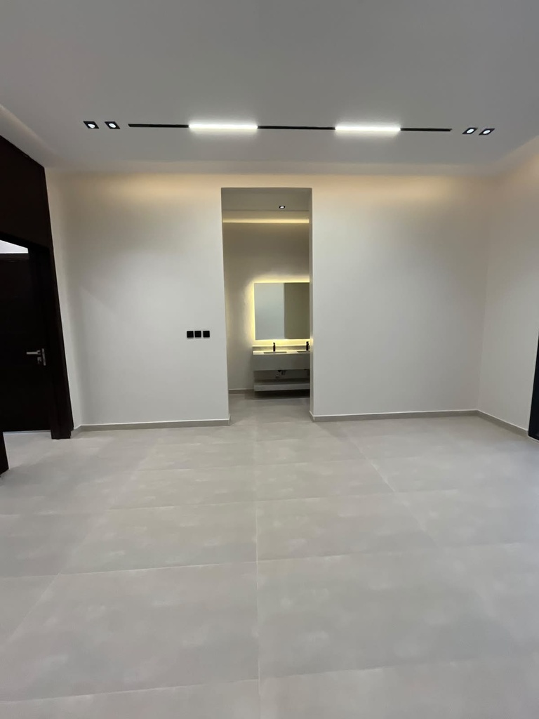 Residential Floor for sale in Al Janadriyah — 300 m² — Image 3