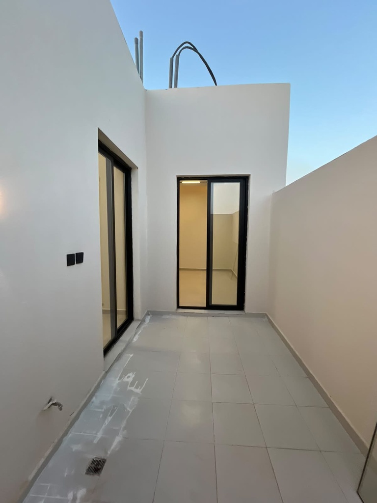 Residential Floor for sale in Al Janadriyah — 300 m² — Image 4
