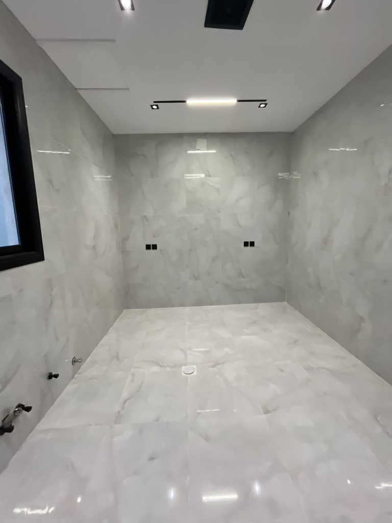 Residential Floor for sale in Al Janadriyah — 300 m² — Image 9