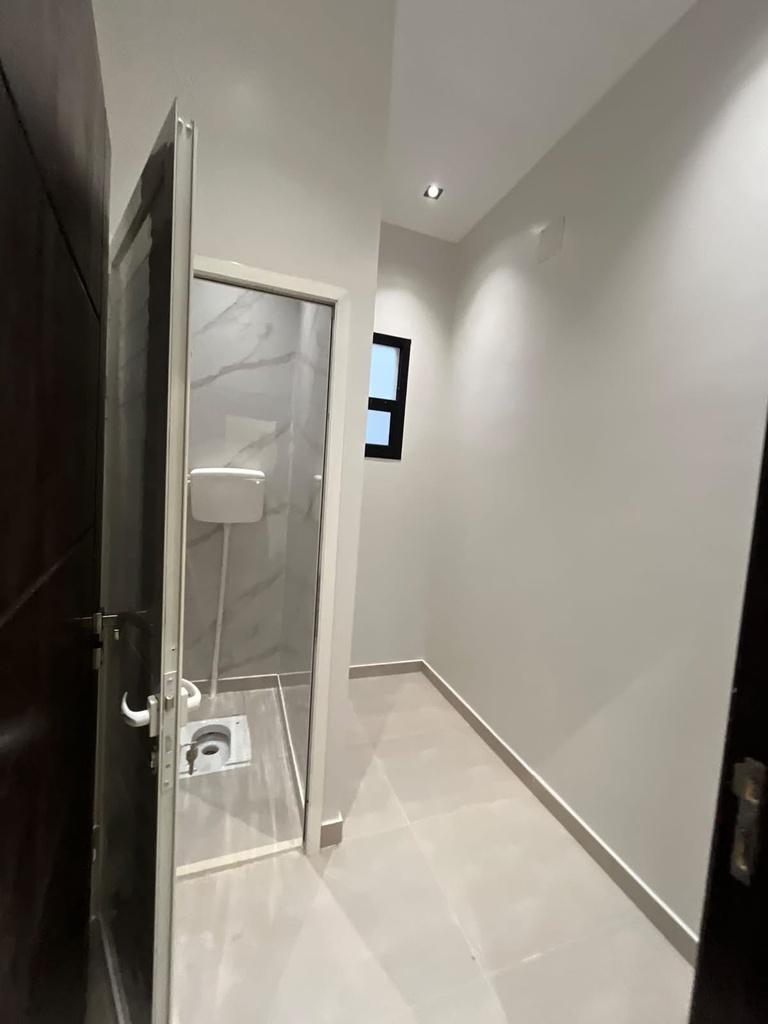 Residential Floor for sale in Al Janadriyah — 300 m² — Image 11