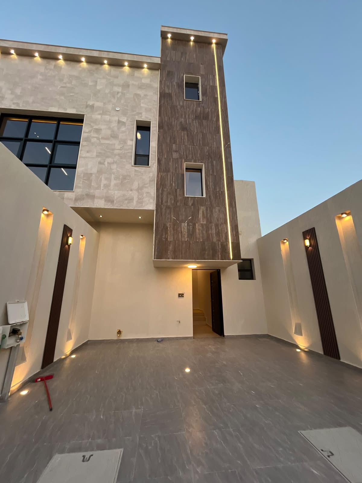 Residential Floor for sale in Al Janadriyah — 300 m² — Image 1